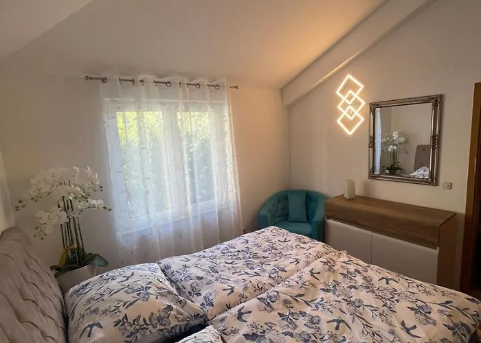 Dalmatino Apartment *